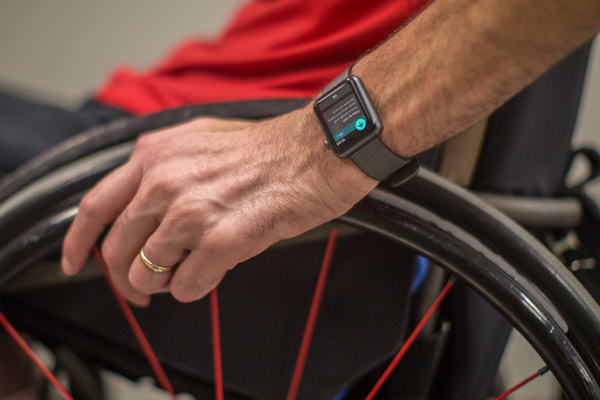 ردیاب دستبندی معلولین، بهترین انتخاب برای مراقبت از افراد کم توان